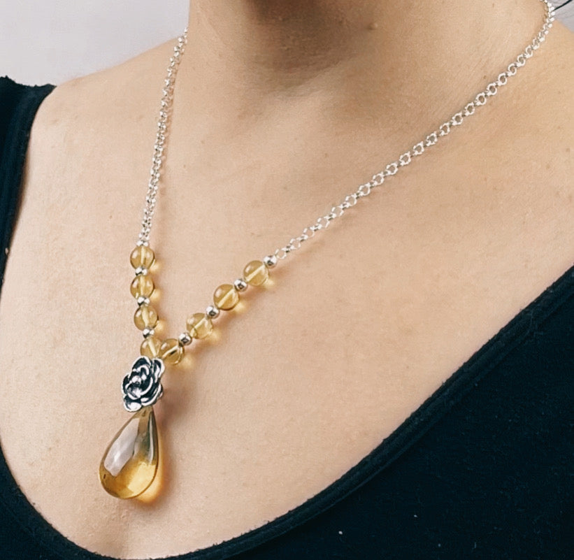 Collar Cadena Camelia ambar