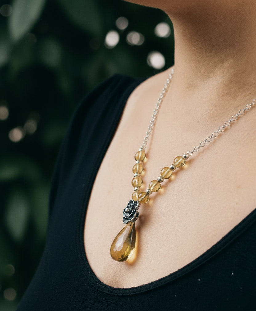 Camelia Amber Chain Necklace