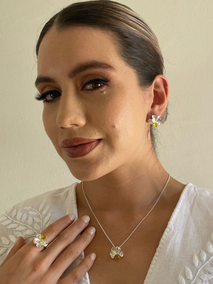 Dije flor de ilusión