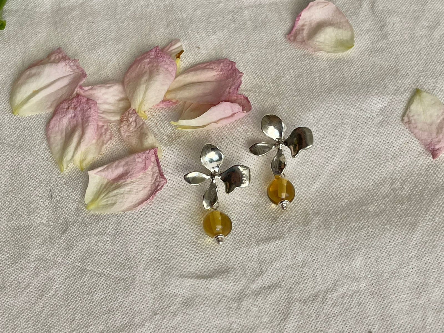 Arete Flor md bolita ambar