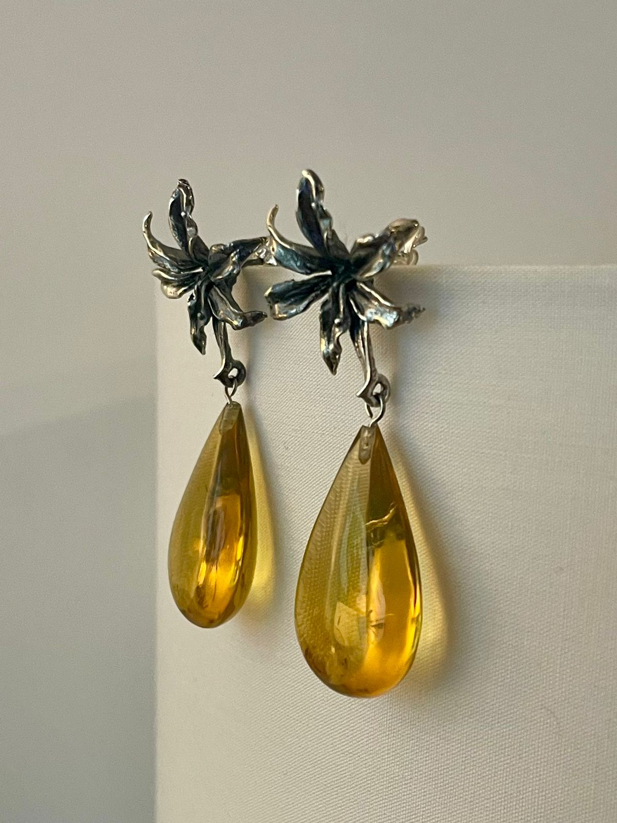 Arete Lily Almendra Ámbar