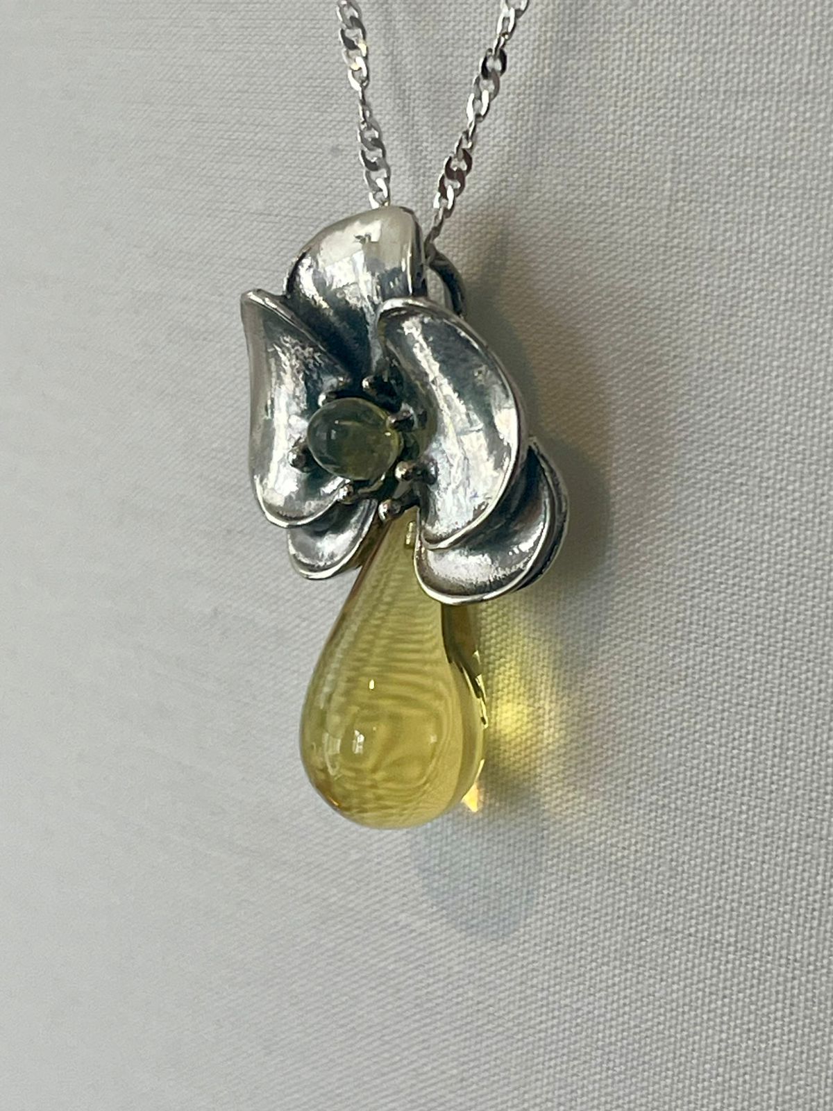Dije Orquídea gota