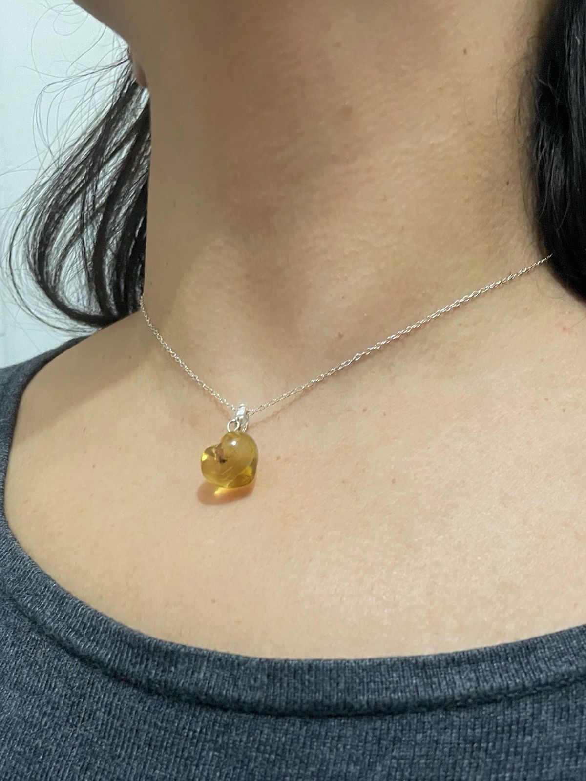 Cadena dije corazón en ámbar