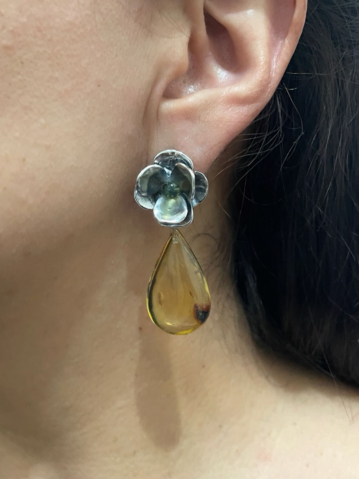 Arete Hortensia Almendra Ámbar