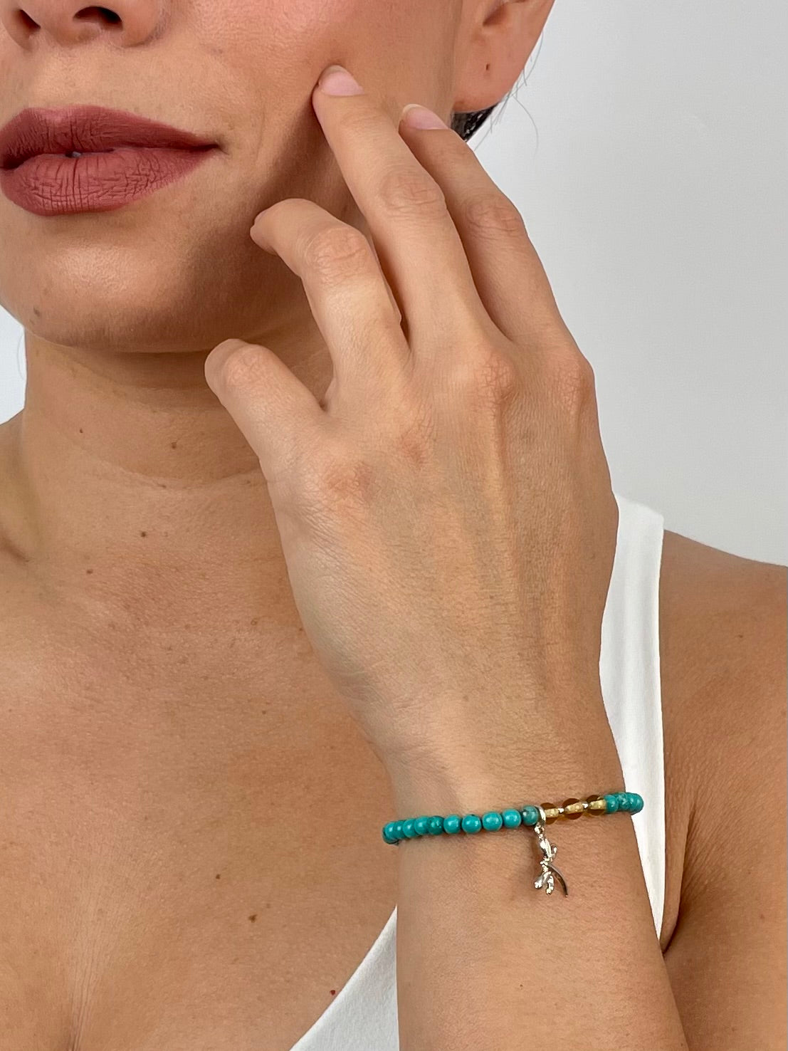 Pulsera Elástica Turquesa Dijes