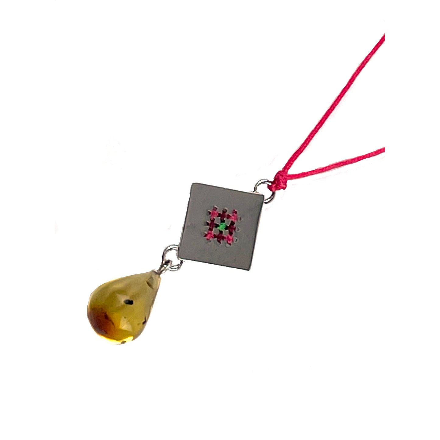 Collar rombo gota cordón rosa