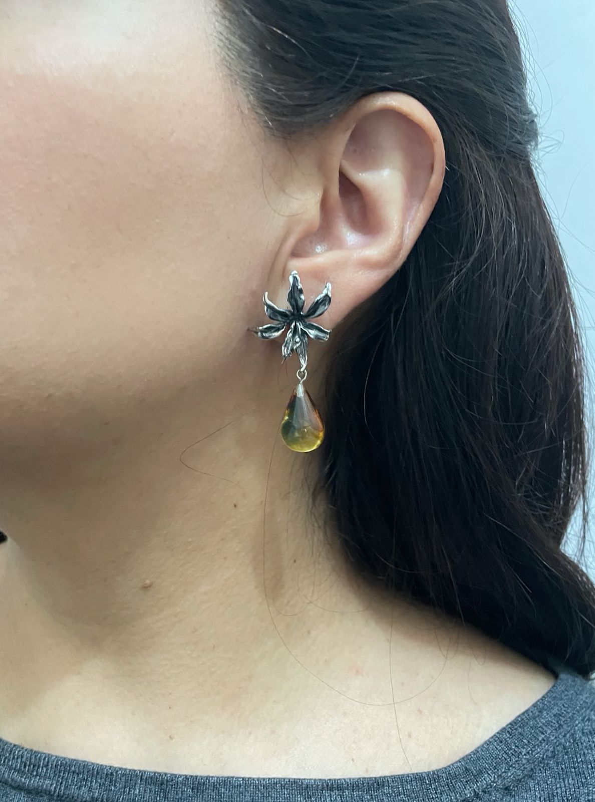 Arete Lily Gota Ámbar