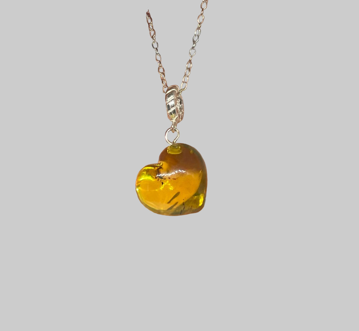 Cadena dije corazón en ámbar