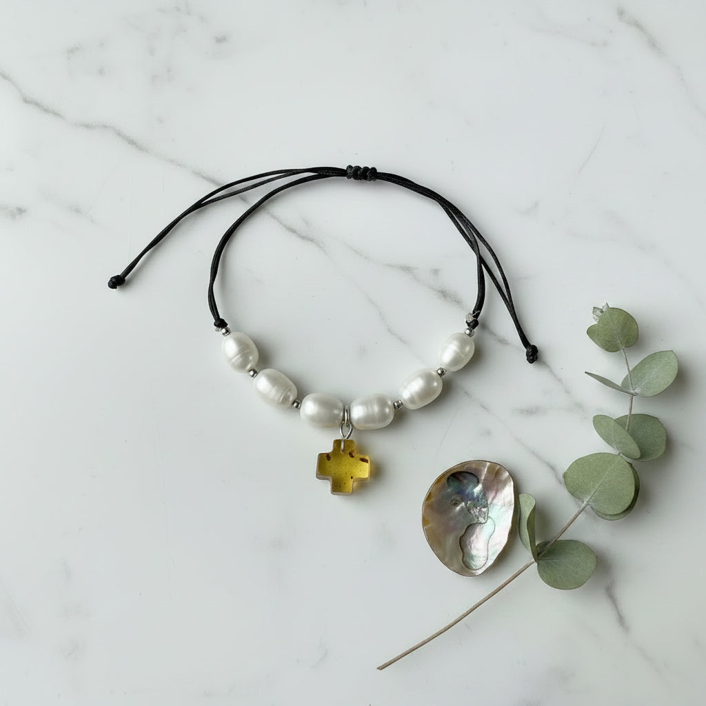 Pulsera Perla Cruz Ajustable