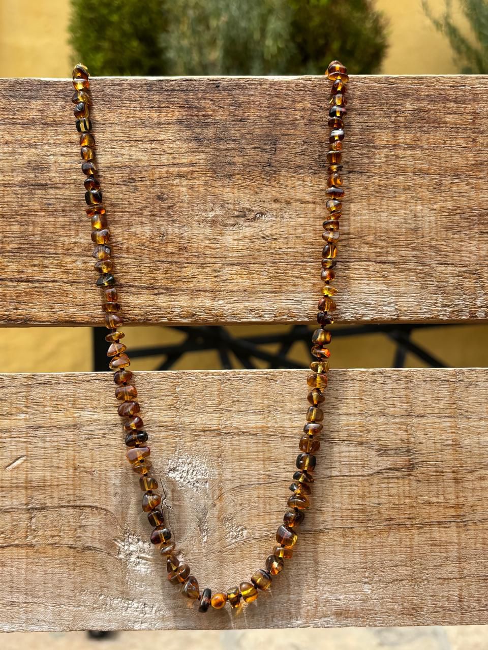 COLLAR CHIP AMBAR ANUDADO