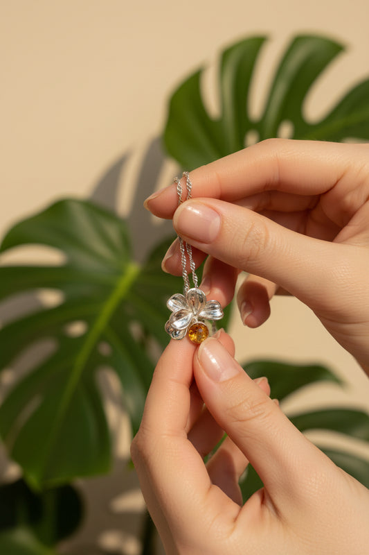 Dije flor de ilusión